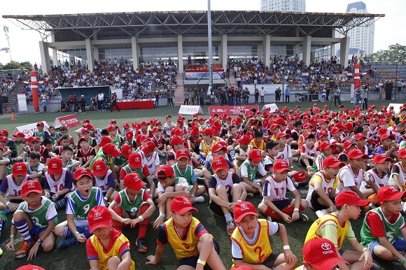 800 hoc sinh tham du vong so tuyen trai he bong da thieu nien toyota 2017