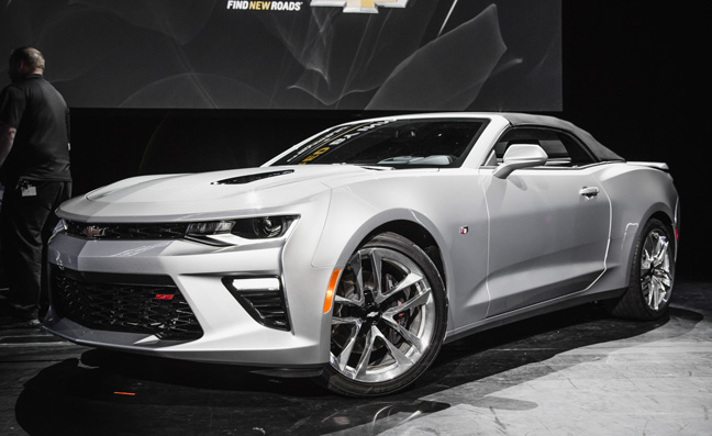 chevrolet gioi thieu camaro 2016 phien ban mui tran