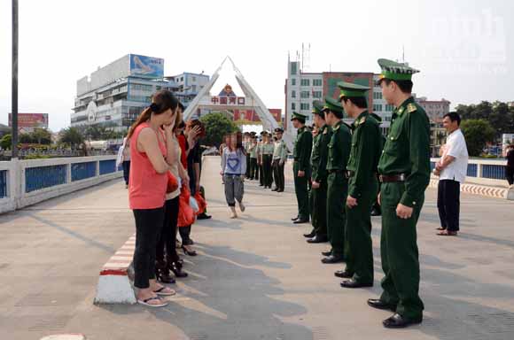 bo doi bien phong bat giu 62 vu buon ban nguoi