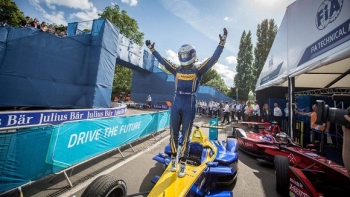 Renault e.dams giành chiến thắng tại giải đua xe Formula E