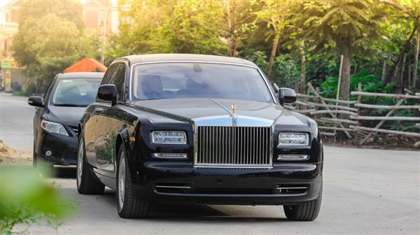 hai quan hai phong phat hien 2 sieu xe rolls royce thuoc danh muc cam nhap khau