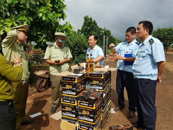 hai quan binh phuoc tieu huy 277 chai ruou ngoai nhap lau