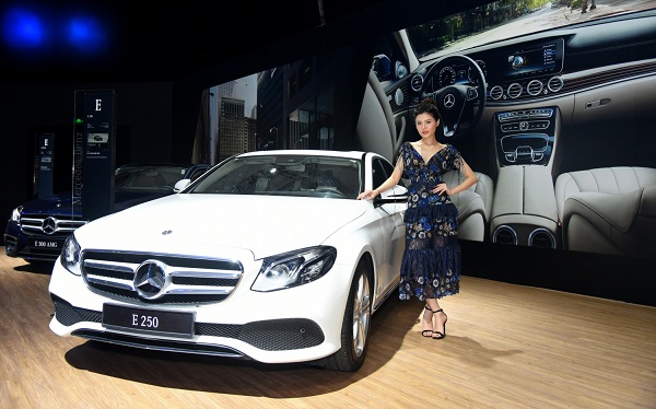 mercedes benz viet nam them trang bi cho 2 san pham chu luc c class va e class