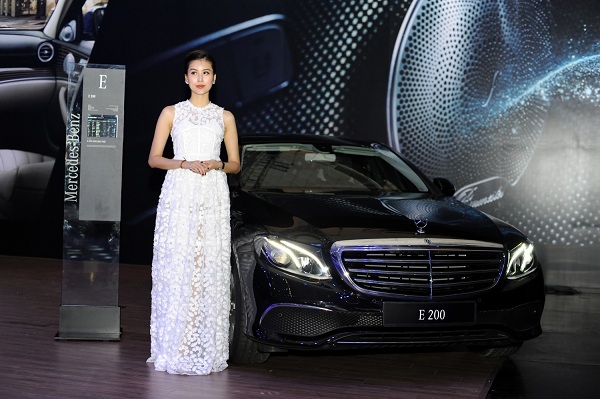 mercedes benz viet nam them trang bi cho 2 san pham chu luc c class va e class