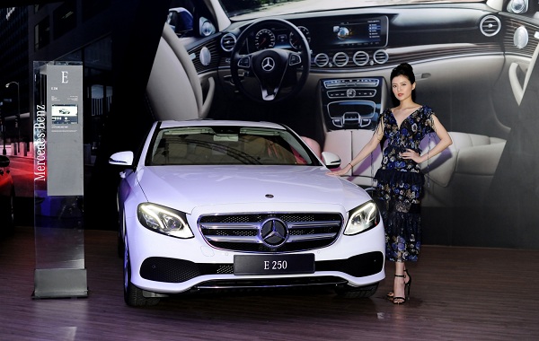 mercedes benz viet nam them trang bi cho 2 san pham chu luc c class va e class