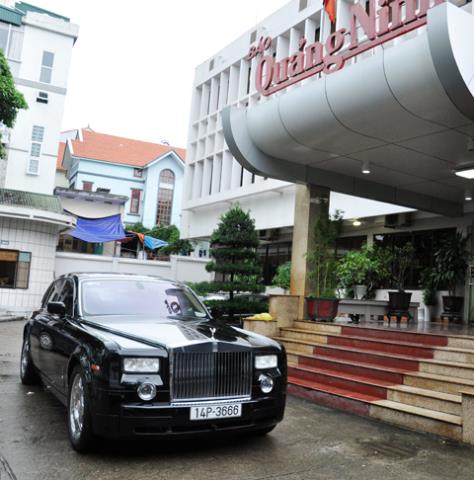 sieu xe rolls royce phantom ung ho dong bao vung lut duoc ban voi gia 9 ty dong