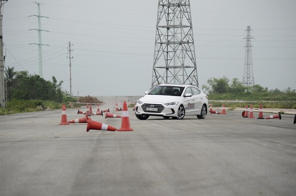 an tuong bat ngo tu trai nghiem hyundai elantra