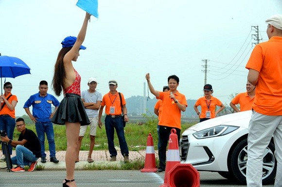 an tuong bat ngo tu trai nghiem hyundai elantra