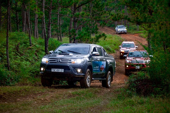 khach hang so huu hilux voi to chuc chuong trinh trai nghiem tay nguyen