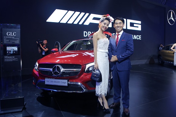 mercedes benz viet nam voi gian hang lon nhat vms 2017