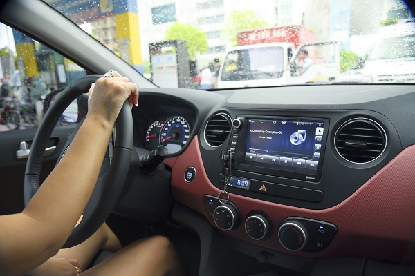 hyundai grand i10 hanh trinh trai nghiem mau xe nho linh hoat tien nghi tieu hao nhien lieu thap