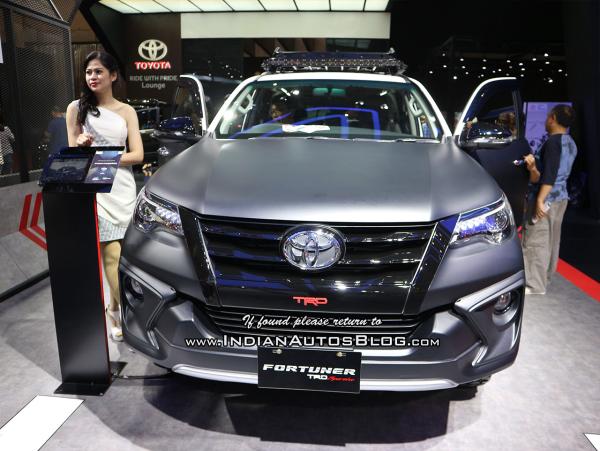 ngam toyota fortuner phien ban trd voi ngoai that hai tong mau la mat