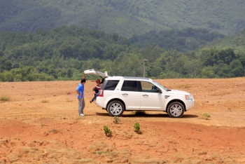 Land Rover LR2 HSE 2011: Xe sang vừa tầm