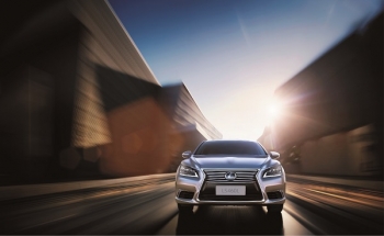 Khám phá “Boeing mặt đất” chiếc Lexus LS 460L