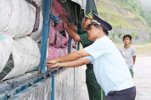 cua khau cha lo nhon nhip nhung xe hang