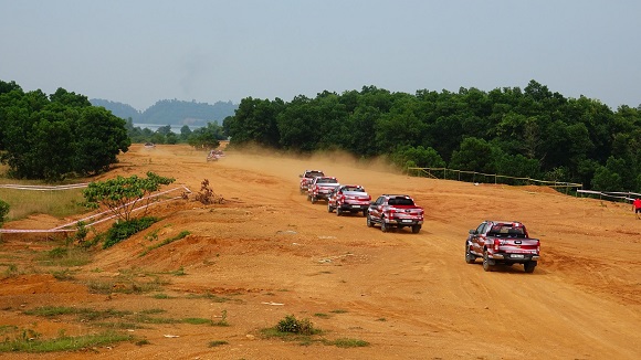 chevrolet colorado chay het minh voi viet nam offroad cup 2017