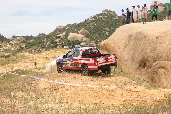 chevrolet colorado gianh danh hieu vua sa mac