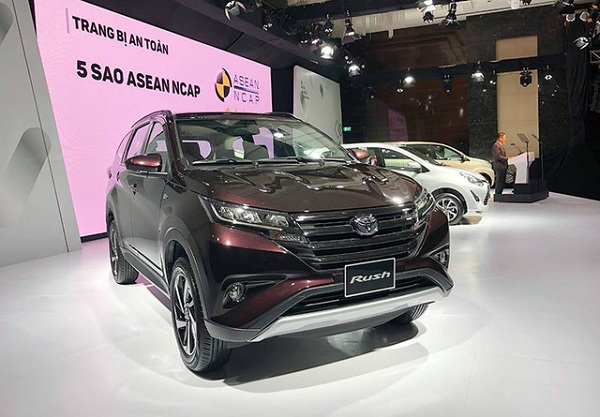 gia hap dan ba mau xe nhap cua toyota se lam soi dong thi truong o to viet