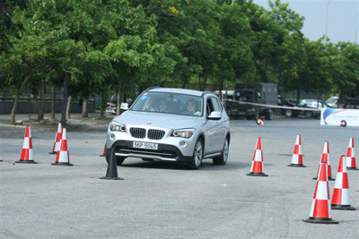 trai nghiem bmw 2011