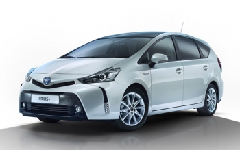 Toyota ra mắt Prius V 2015