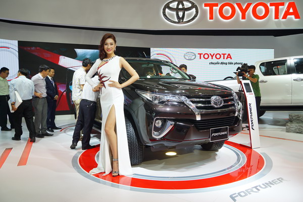 toyota fortuner the he moi ra mat thi truong viet