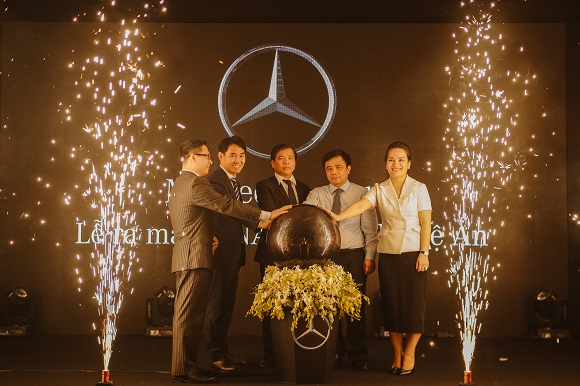 mercedes benz viet nam ra mat dai ly tai nghe an