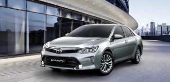 Camry mới 2017 có giá từ 997 triệu đồng