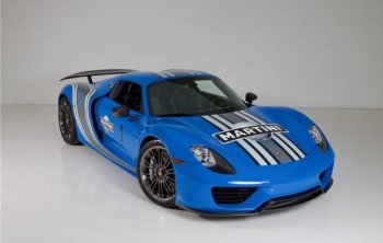 Porsche 918 Spyder đầu tiên trên thế giới mang bộ áo Voodoo Blue chuẩn bị được cho &quot;lên sàn&quot;