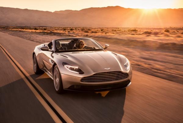 aston martin db11 volante tuyet tac xe mui tran