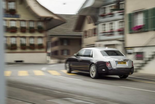 rolls royce xac nhan se co phantom chay dien