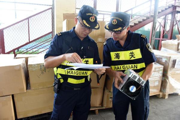 hai quan trung quoc phat hien 2 container hang dien tu nhap lau