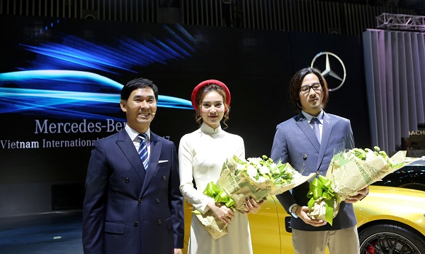 mercedes benz bat ngo cung ao dai viet nam