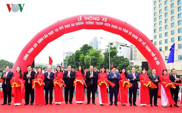 ha noi thong xe cong trinh cau vuot an duong duong thanh nien