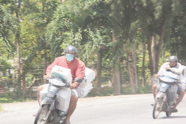 buon lau manh dong o bien gioi kien giang