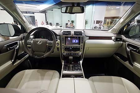 toyota vn tung lexus gx460 truoc them trien lam o to