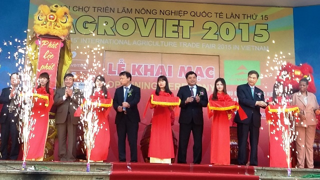 hon 400 gian hang tham gia agroviet 2015