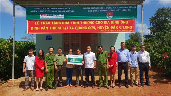 fe credit trao tang nha tinh thuong tai tinh dak nong