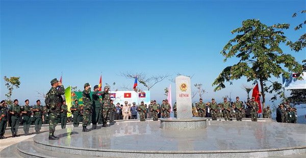 le chao cot moc va chung kien tuan tra chung viet lao campuchia