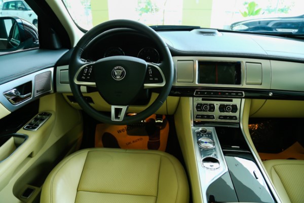 chiem nguong bo doi sedan jaguar xf va xj tai viet nam