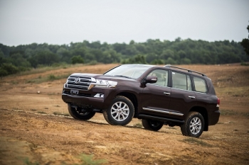 Land Cruiser 2015: Giá tăng, xe có thêm gì?