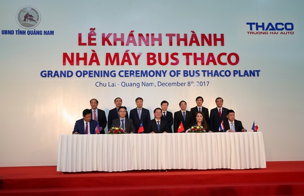 thaco ky hop dong xuat khau xe bus thuong hieu viet ra cac nuoc dong nam a