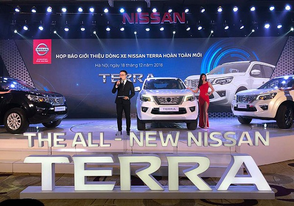 nissan terra ra mat voi gia ban tu 988 trieu dong