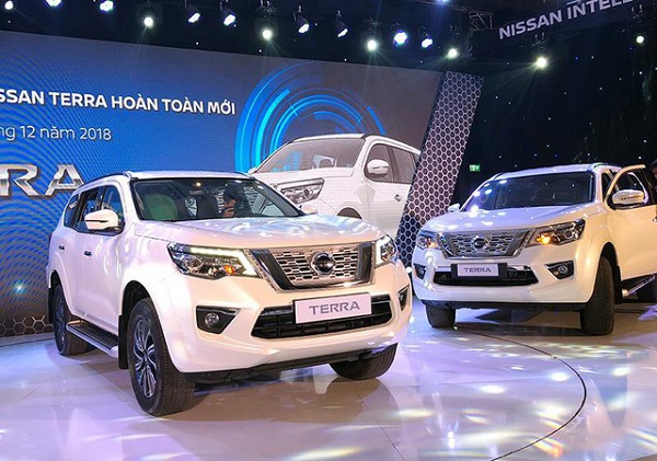 nissan terra ra mat voi gia ban tu 988 trieu dong