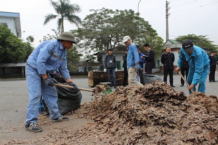 can canh hon 2 tan nga voi vay te te bi bat giu tai cang hai phong