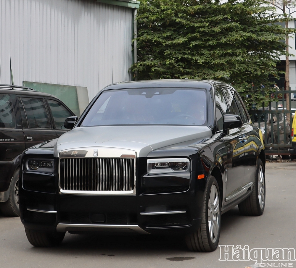 Chiêm ngưỡng siêu xe ROLL ROYCE Cullinan 40 tỷ ở Hà Nội