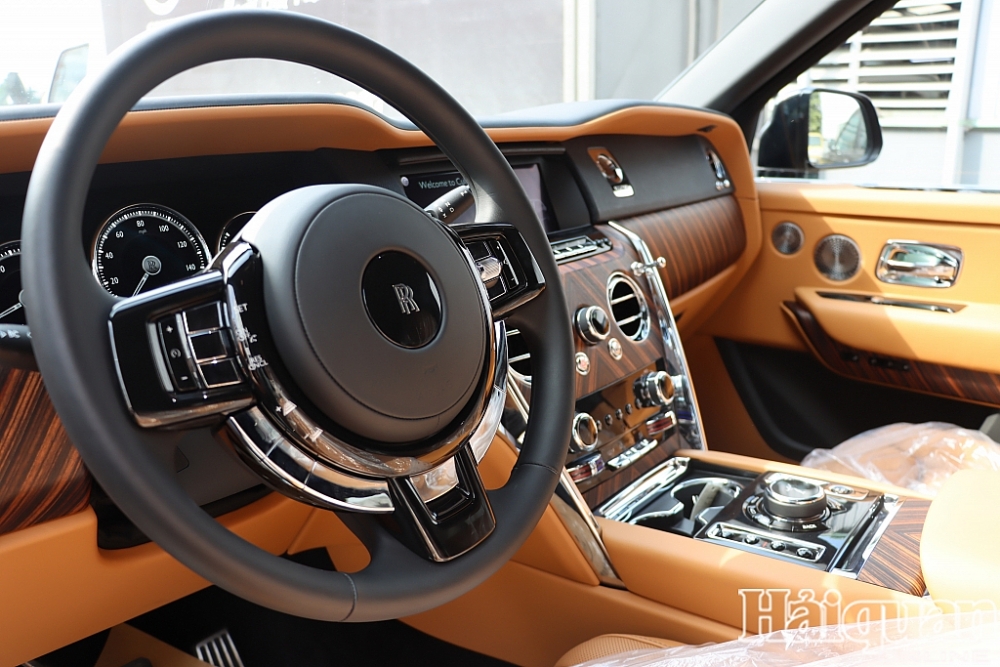 Chiêm ngưỡng siêu xe ROLL ROYCE Cullinan 40 tỷ ở Hà Nội