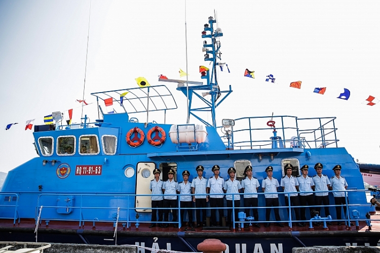 hinh anh thuong co tren tau cao toc cua hai quan tai da nang