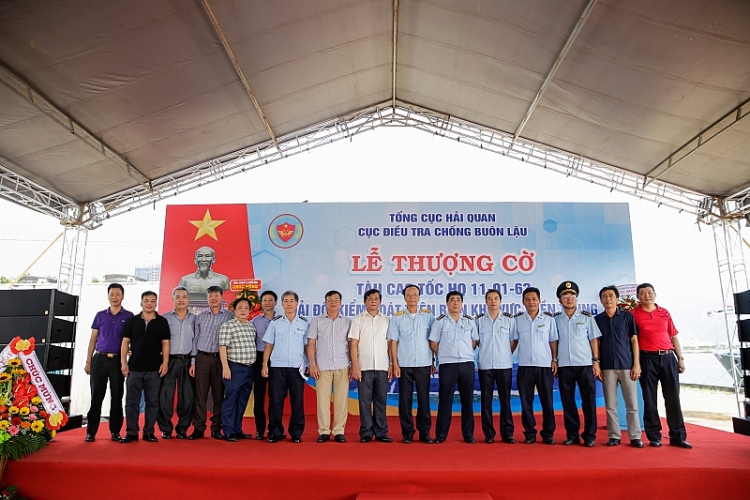 hinh anh thuong co tren tau cao toc cua hai quan tai da nang