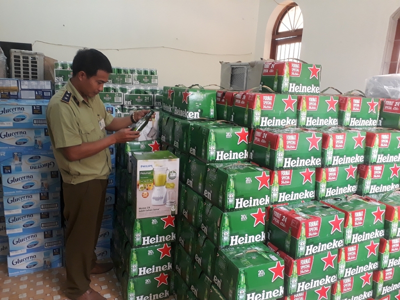 van chuyen 280 thung bia heineken khong co nhan phu tieng viet