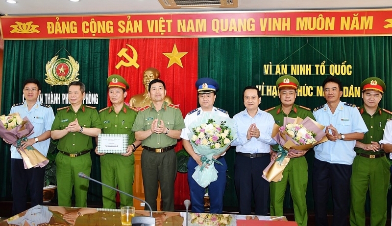 bat giu 600 tan quang dong tri gia 10 ty dong tai hai phong